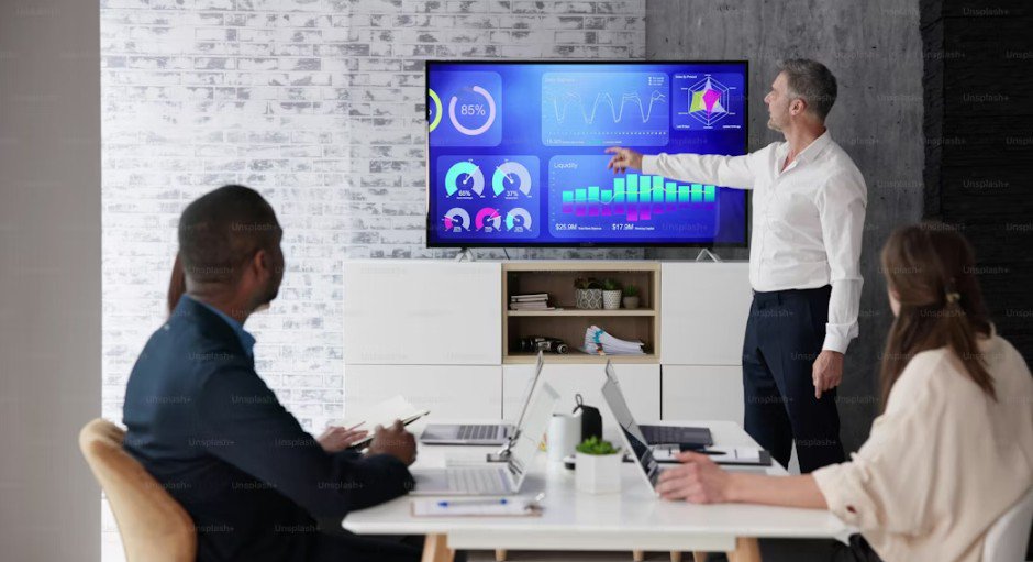 Indicadores de desempenho em compras: 12 principais KPIs e como medir resultados cover